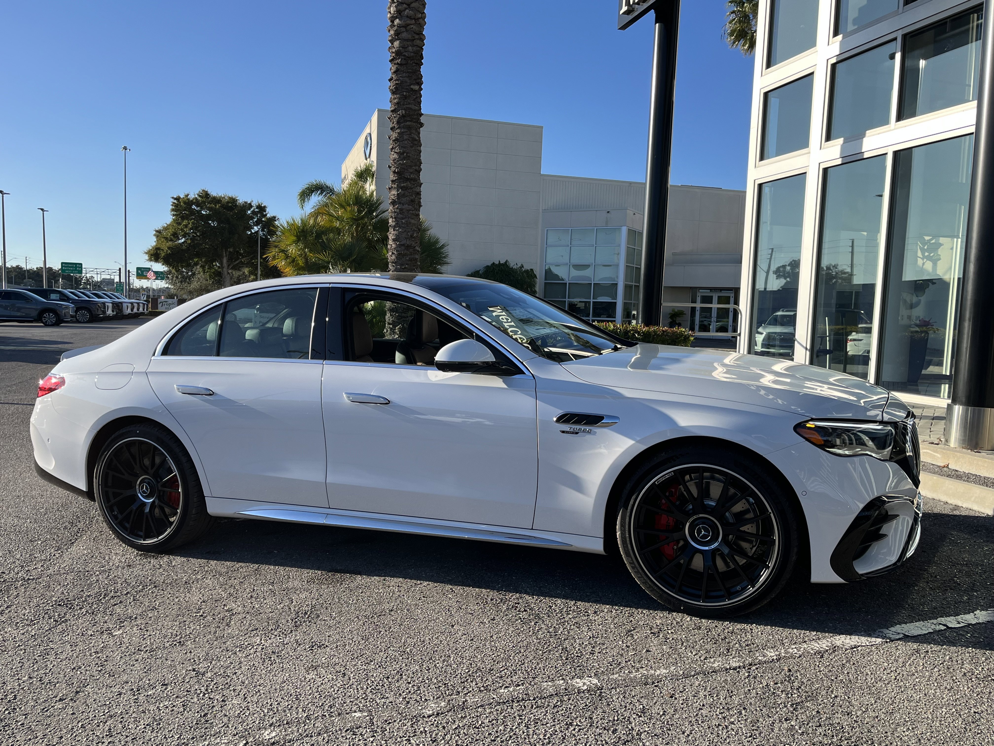 New 2026 MANUFAKTUR Moonlight White Metallic Mercedes-Benz AMG® E 53 E image 8