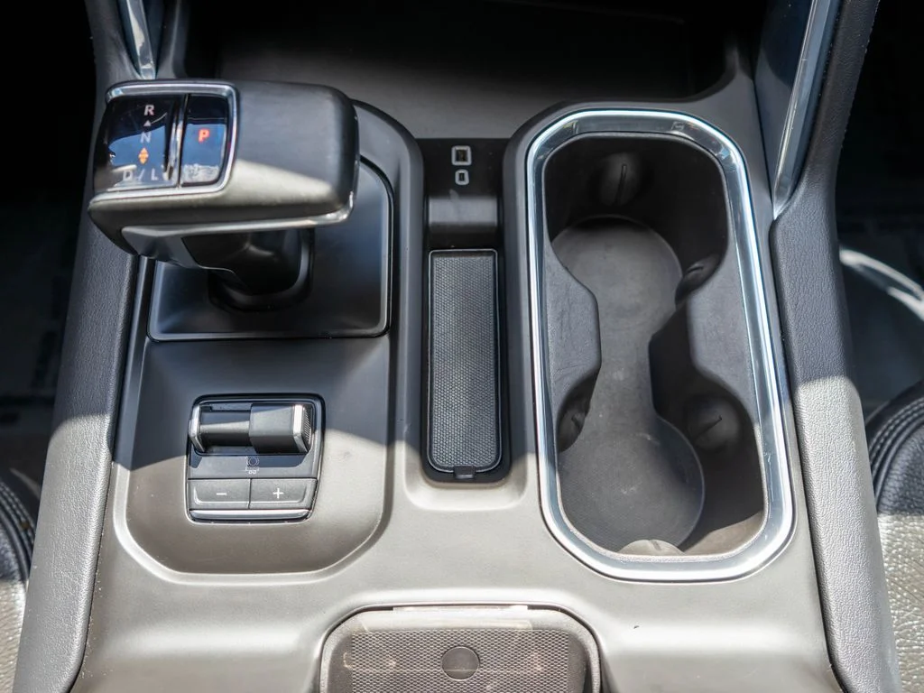 Used 2024 White GMC Denali image 30