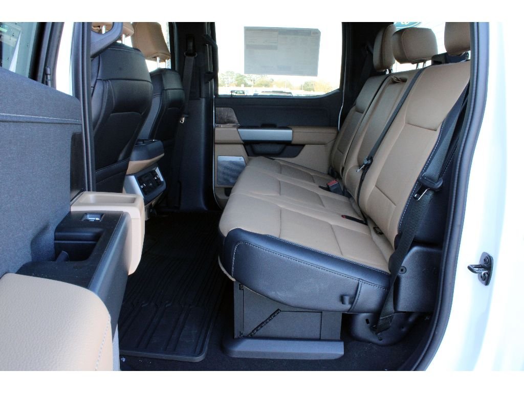 New 2026 Oxford White Ford LARIAT image 23