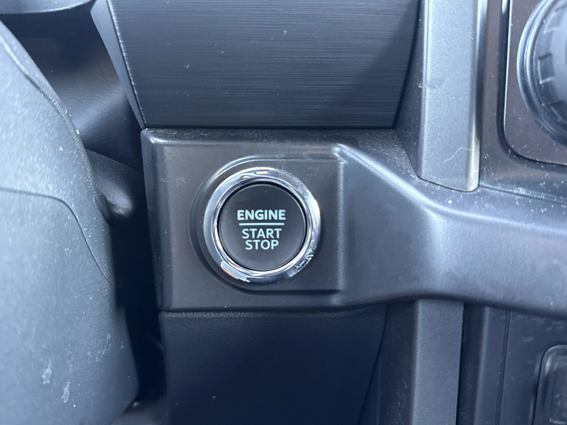 Certified Used 2024 Avalanche Ford XLT image 7