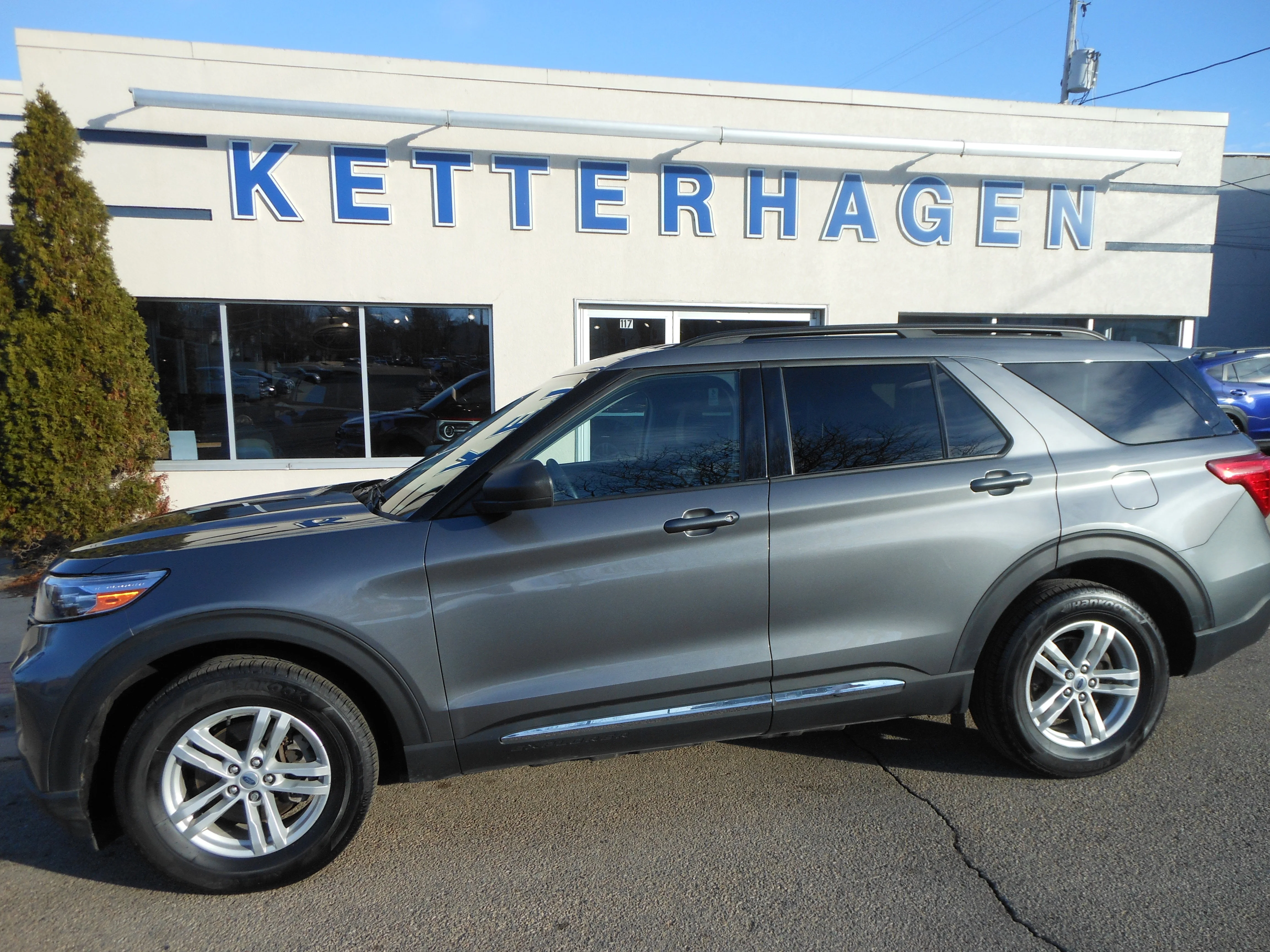 2023 Ford Explorer XLT 4WD's photo