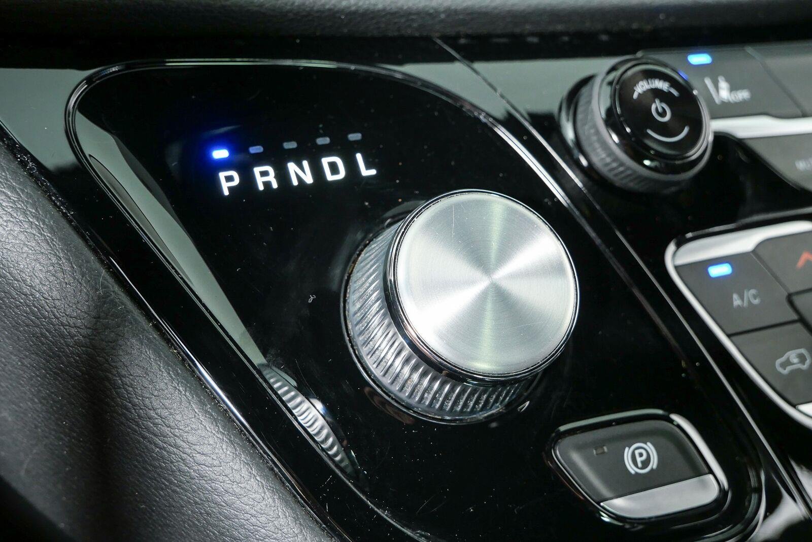 Used 2022 Bright White Clearcoat Chrysler Hybrid Touring L image 17