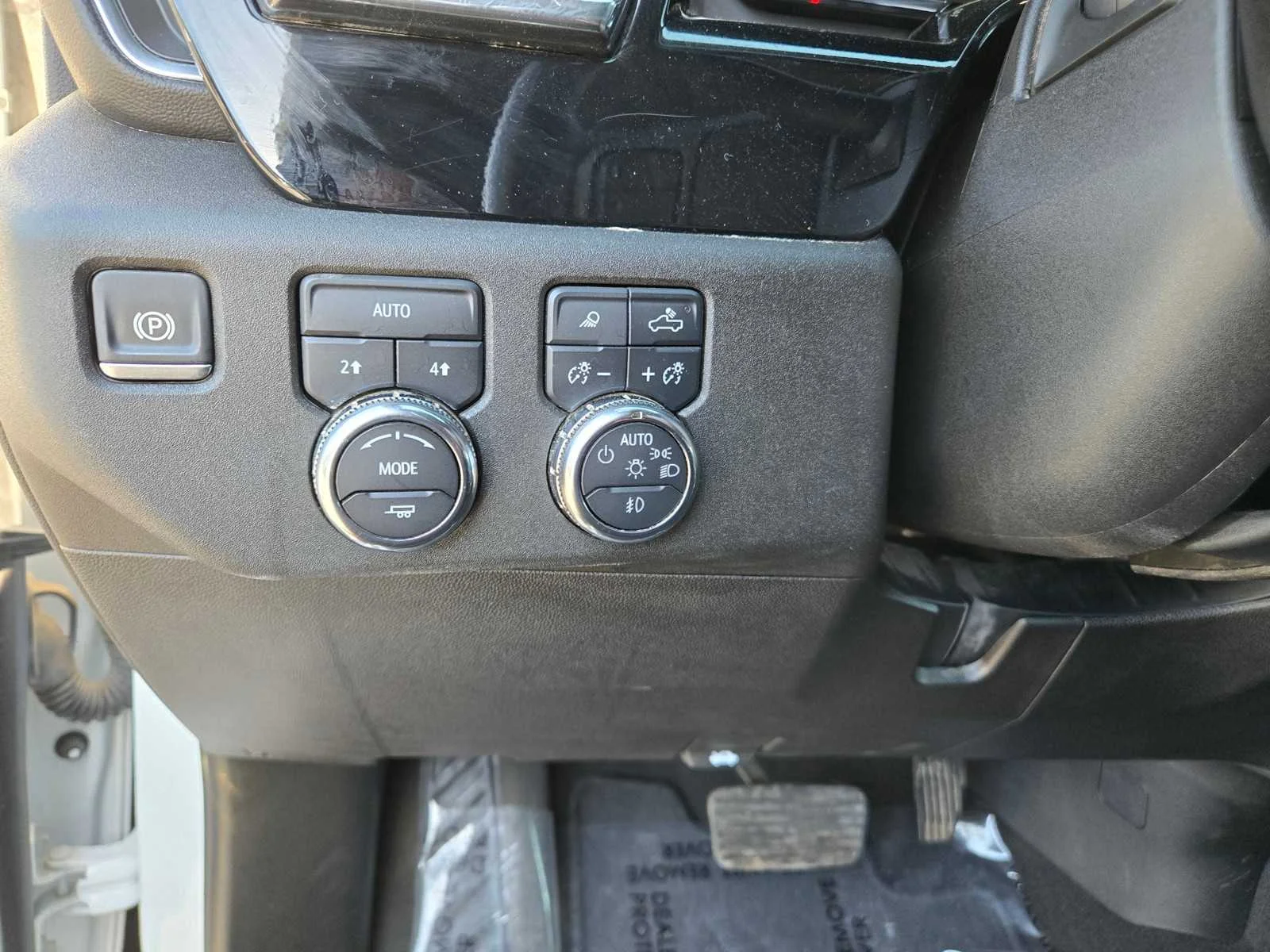Used 2024 Summit White GMC SLT image 22