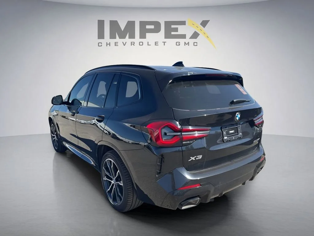 Used 2023  BMW xDrive30i image 2