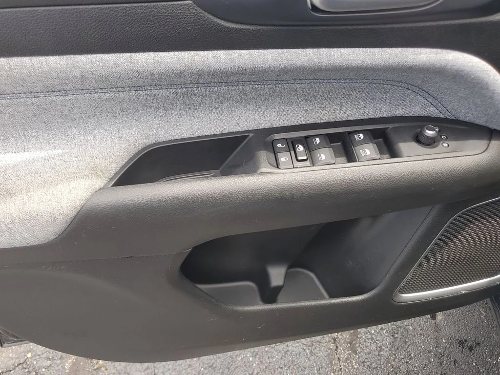 Certified Used 2022 Black Jeep Latitude image 20
