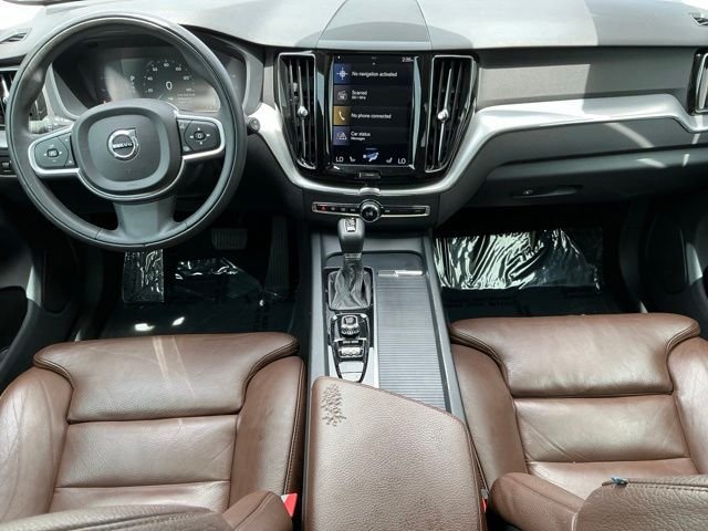 Used 2019 White Volvo T5 Momentum image 48