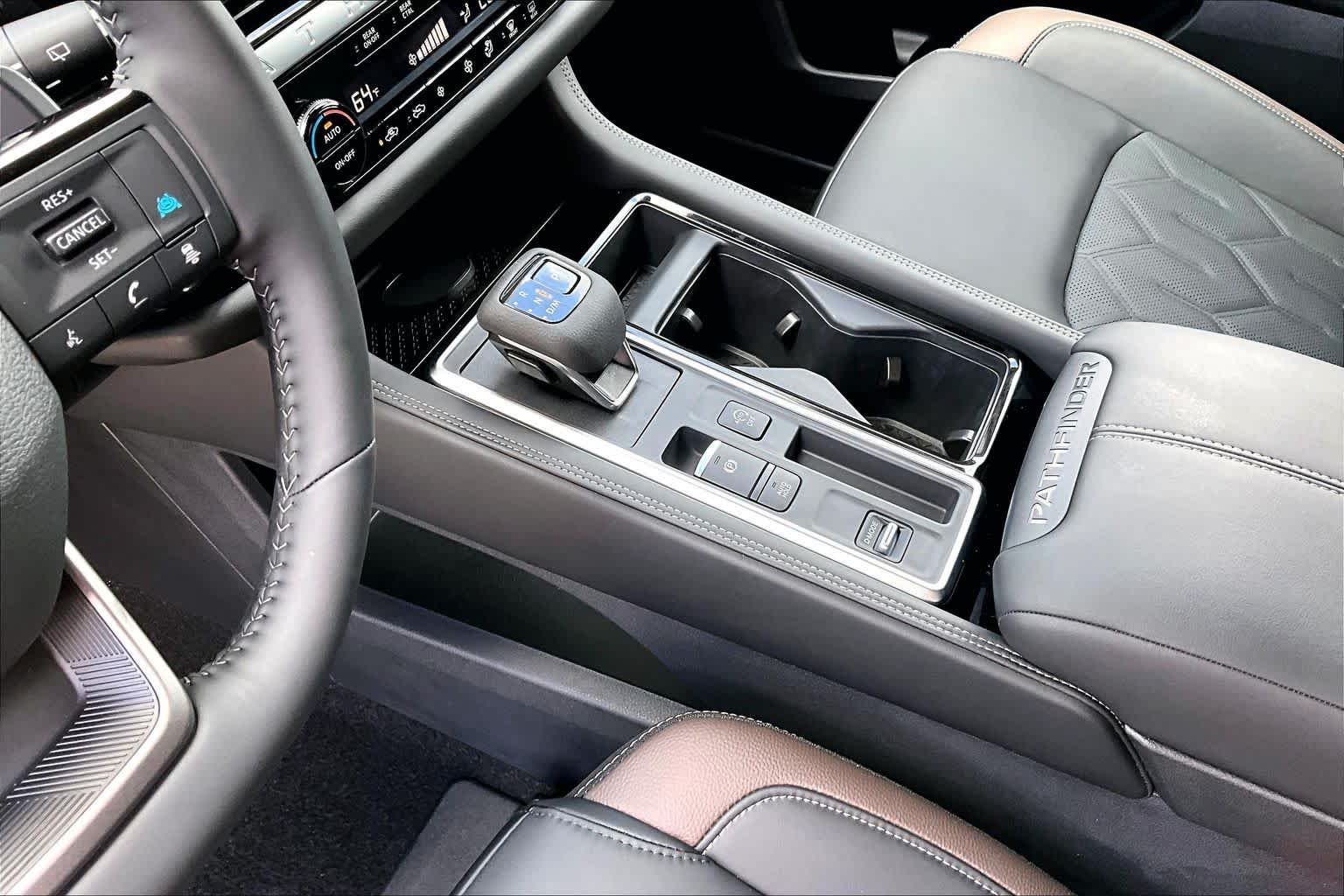 Used 2026 Everest White Pearl Tricoat/Super Black Nissan Platinum image 17