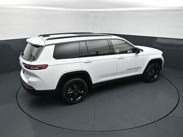 New 2026 Bright White Clear-Coat Exterior Paint Jeep Limited image 18