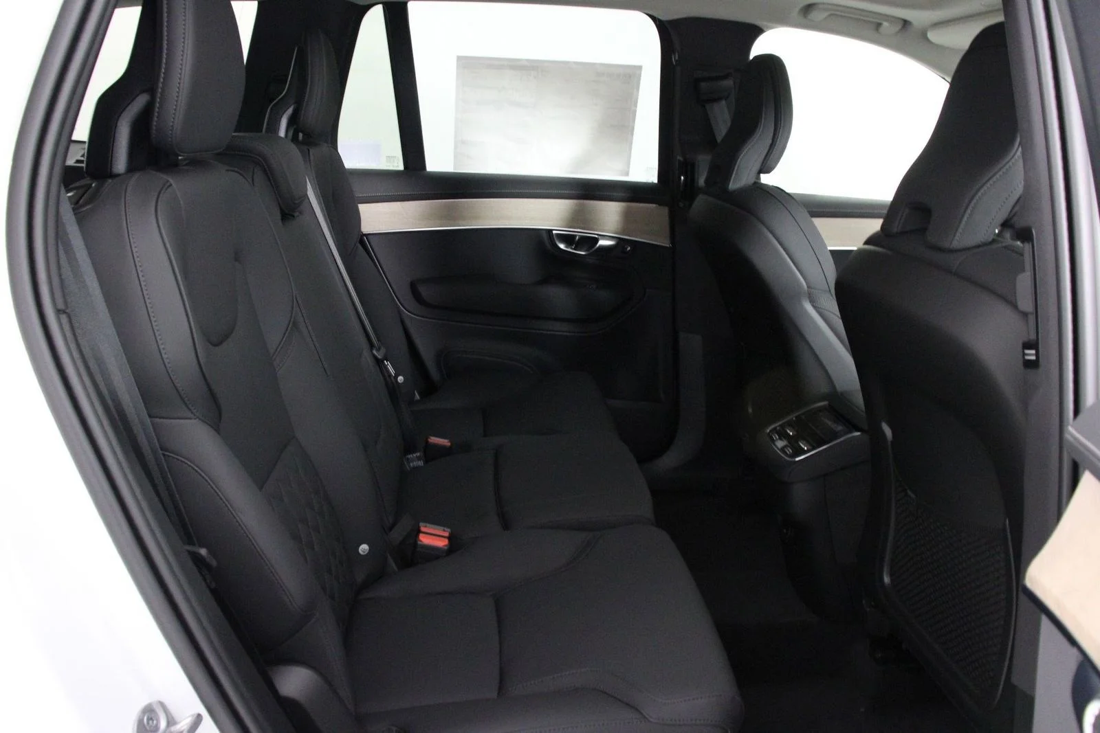 New 2025 White Volvo B6 Plus 7-Seater image 11