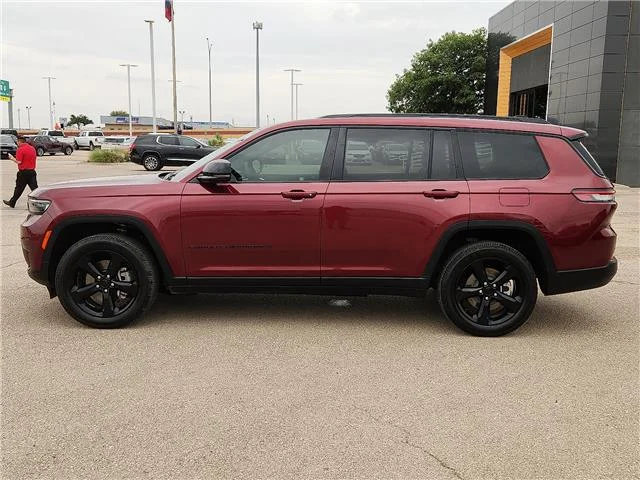Used 2023 Red Jeep Altitude 4x4 image 2