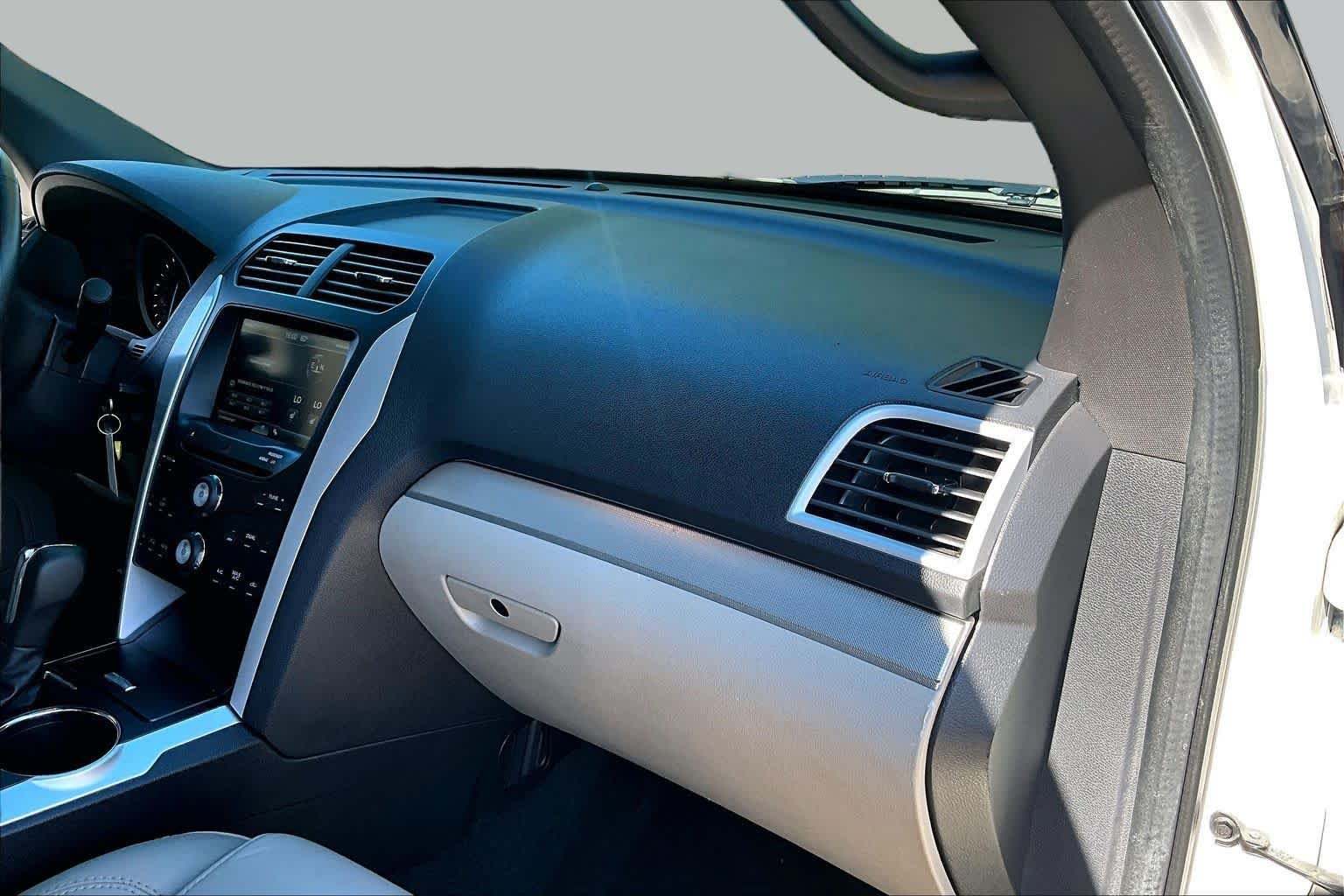 Used 2012 White Suede Ford XLT image 17
