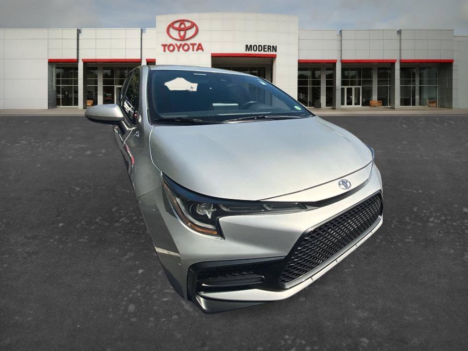Used 2022 Classic Silver Metallic Toyota SE image 13
