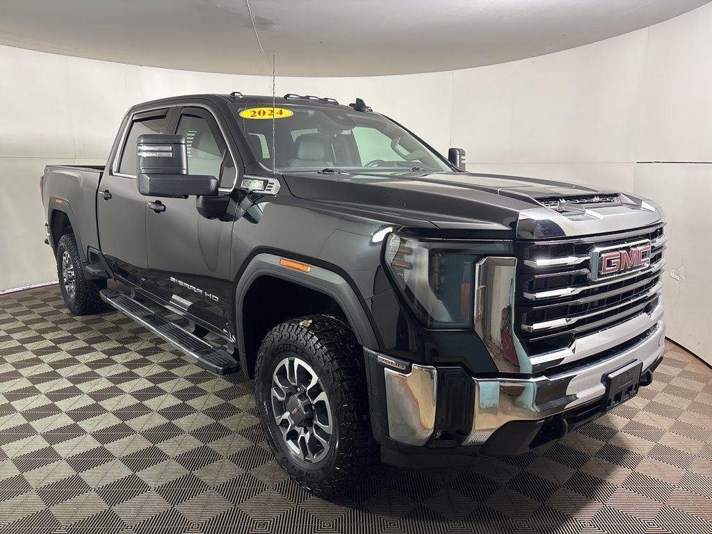 Used 2024 Onyx Black GMC SLE image 17
