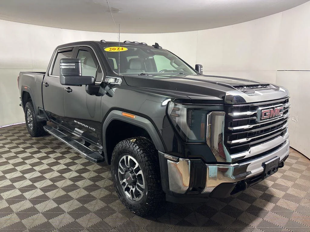 Used 2024 Onyx Black GMC SLE image 17