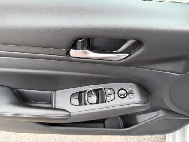 Used 2025 Silver Nissan 2.5 SV image 26