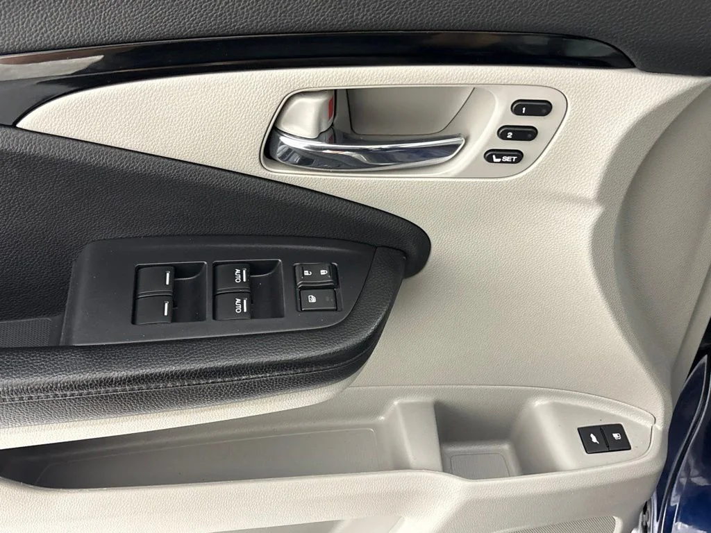 Used 2019 Blue Honda Touring image 30