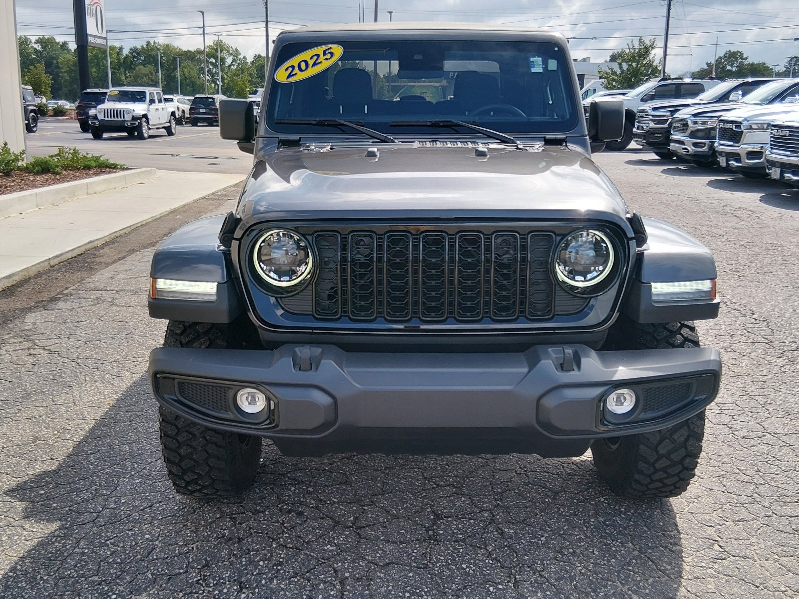 Used 2025 Granite Crystal Metallic Clear Coat Jeep Willys image 8