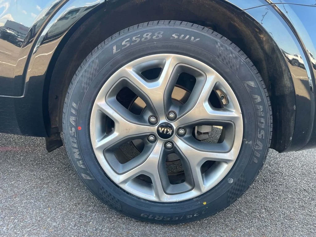 Used 2020 Black Kia SX image 9