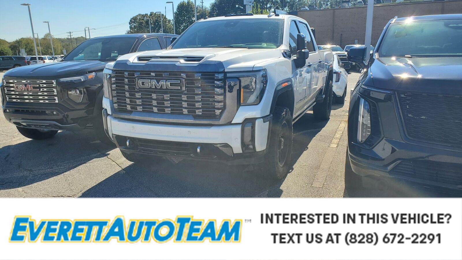Used 2024 White Frost Tricoat GMC Denali Ultimate image 1