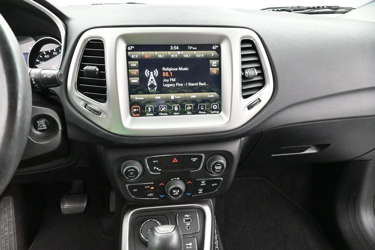 Used 2019 White Clearcoat Jeep Latitude image 19