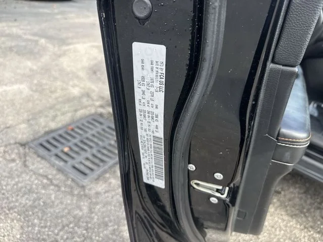 Used 2018 Black Jeep Latitude image 33