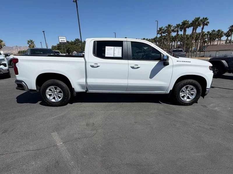 Used 2020 SUMMIT WHITE Chevrolet LT image 2