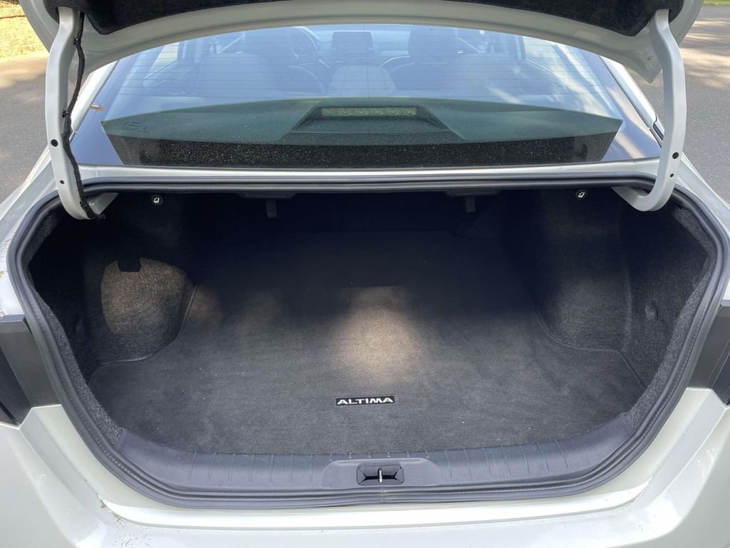 Used 2025 White Nissan 2.5 SV image 8