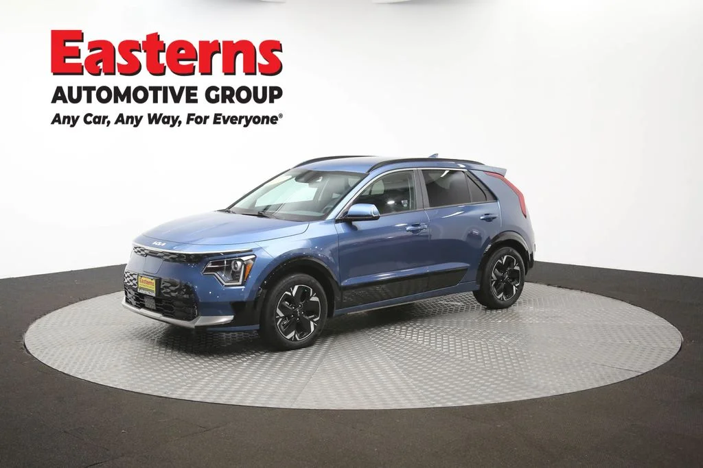 Used 2023 Blue Kia Wind image 55