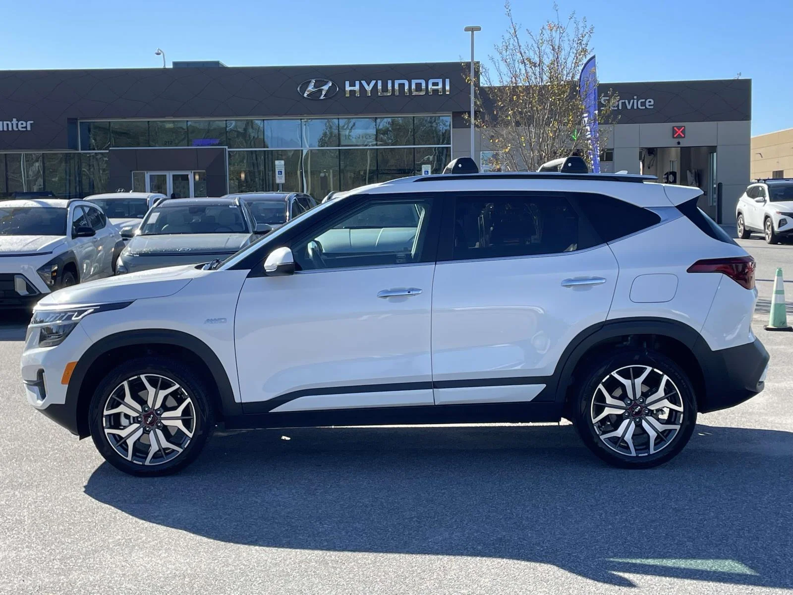 Used 2023 Snow White Pearl Kia SX image 25