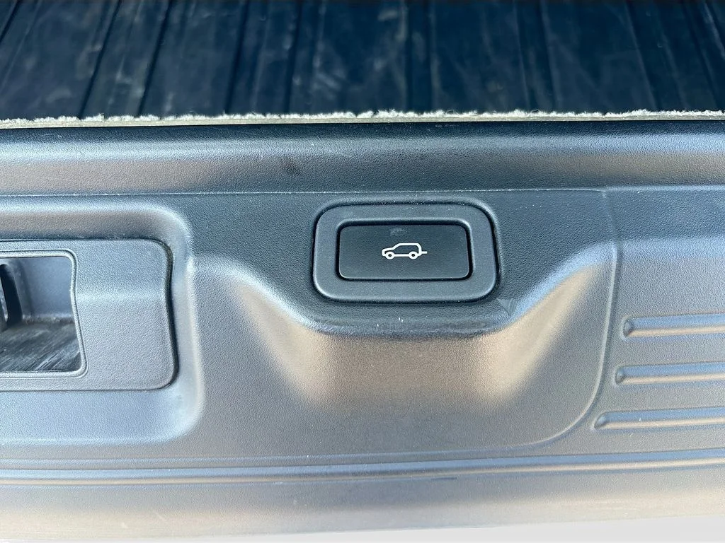Used 2020 Fuji White Land Rover HSE image 24