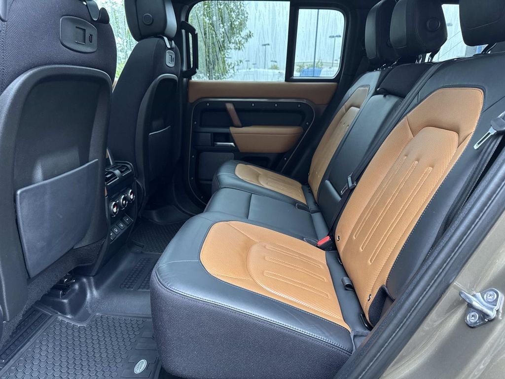Used 2021  Land Rover X image 13