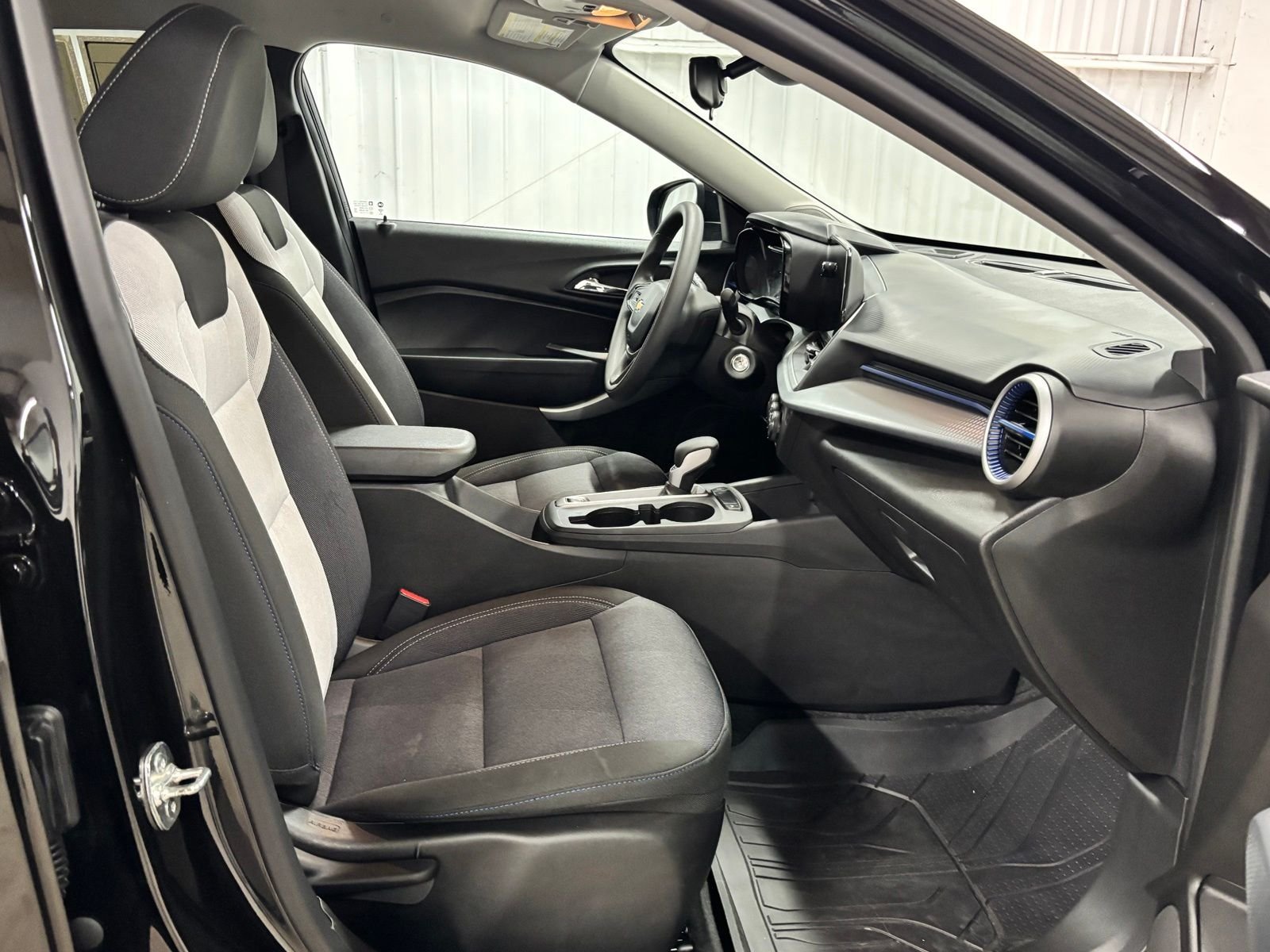 Used 2025 Black Chevrolet LS image 21
