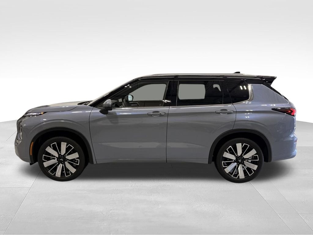 Used 2025 Mitsubishi Outlander SEL with VIN JA4J4WA84SZ011463 for sale in Golden Valley, Minnesota