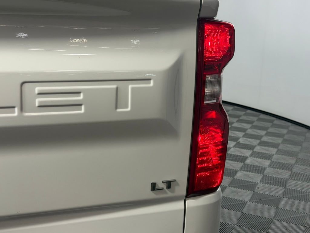 Used 2025 White Chevrolet LT image 14