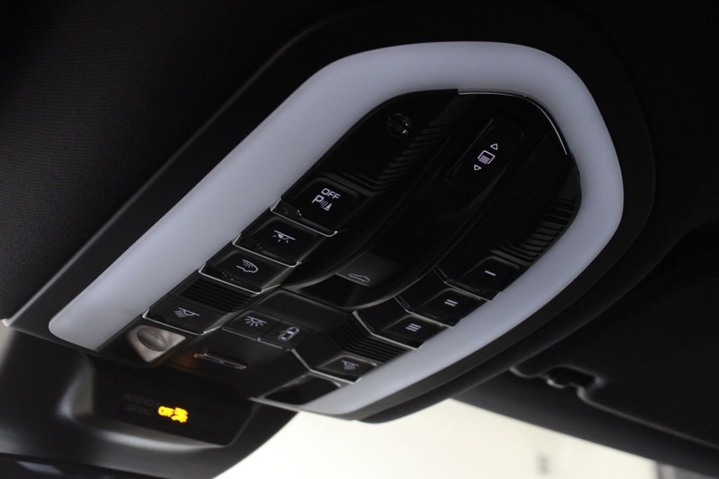 Used 2025  Porsche  image 23