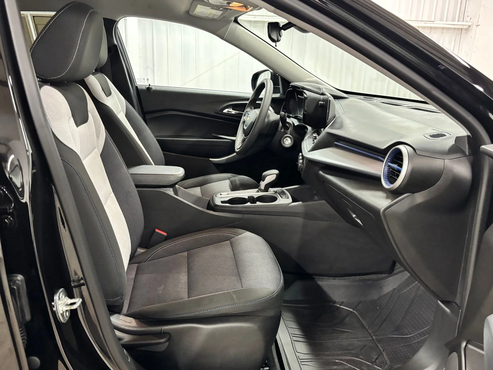 Used 2025 Black Chevrolet LS image 21
