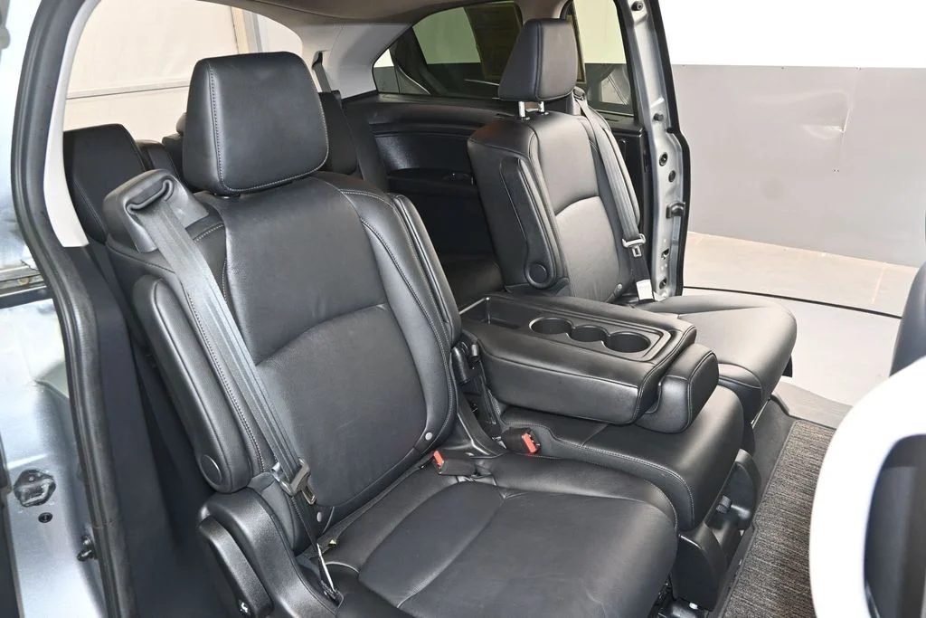 Used 2025 Solar Silver Metallic Honda EX-L image 29
