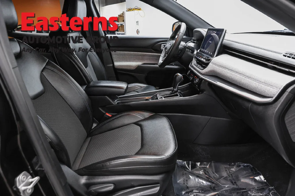 Used 2023 Black Jeep Latitude image 23