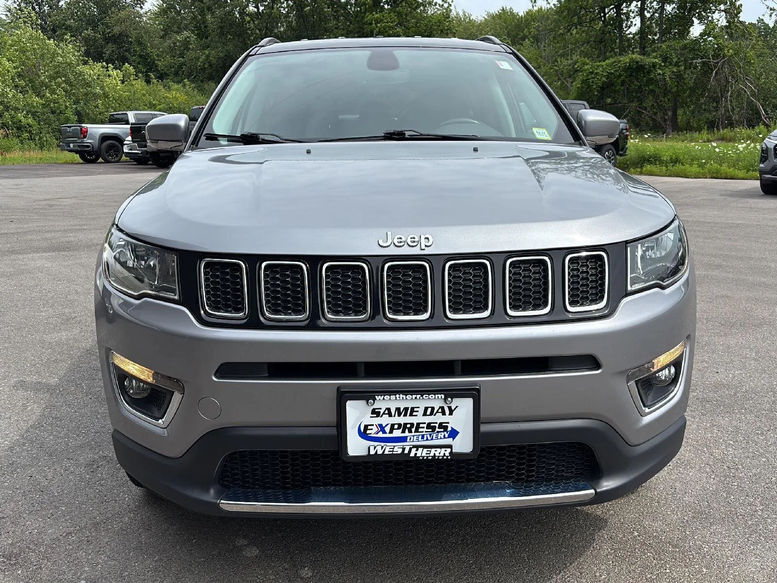 Used 2019 Gy Jeep Limited image 8