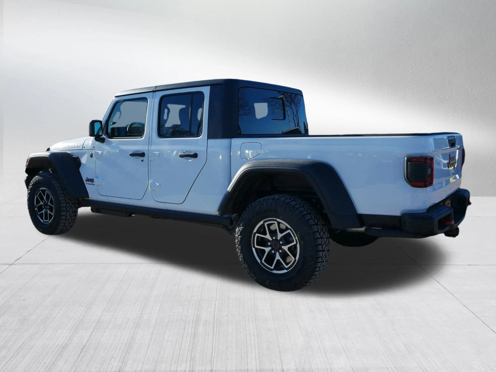 New 2026 Bright White Clear-Coat Exterior Paint Jeep Rubicon image 5