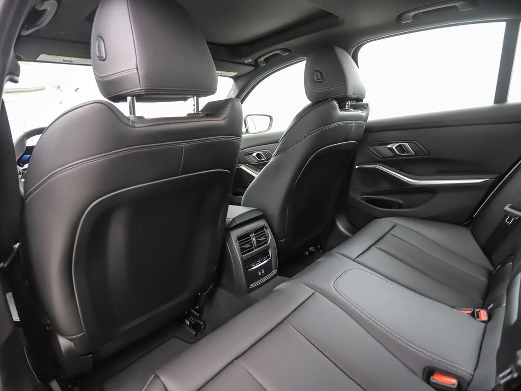2025 BMW 3 Series 330i - Photo 21
