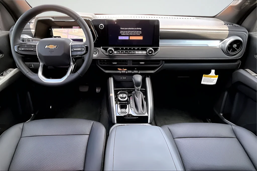 2025 Chevrolet Colorado LT - Photo 6