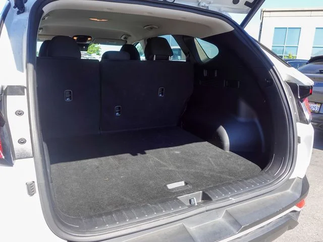 Used 2024 White Hyundai SEL image 26