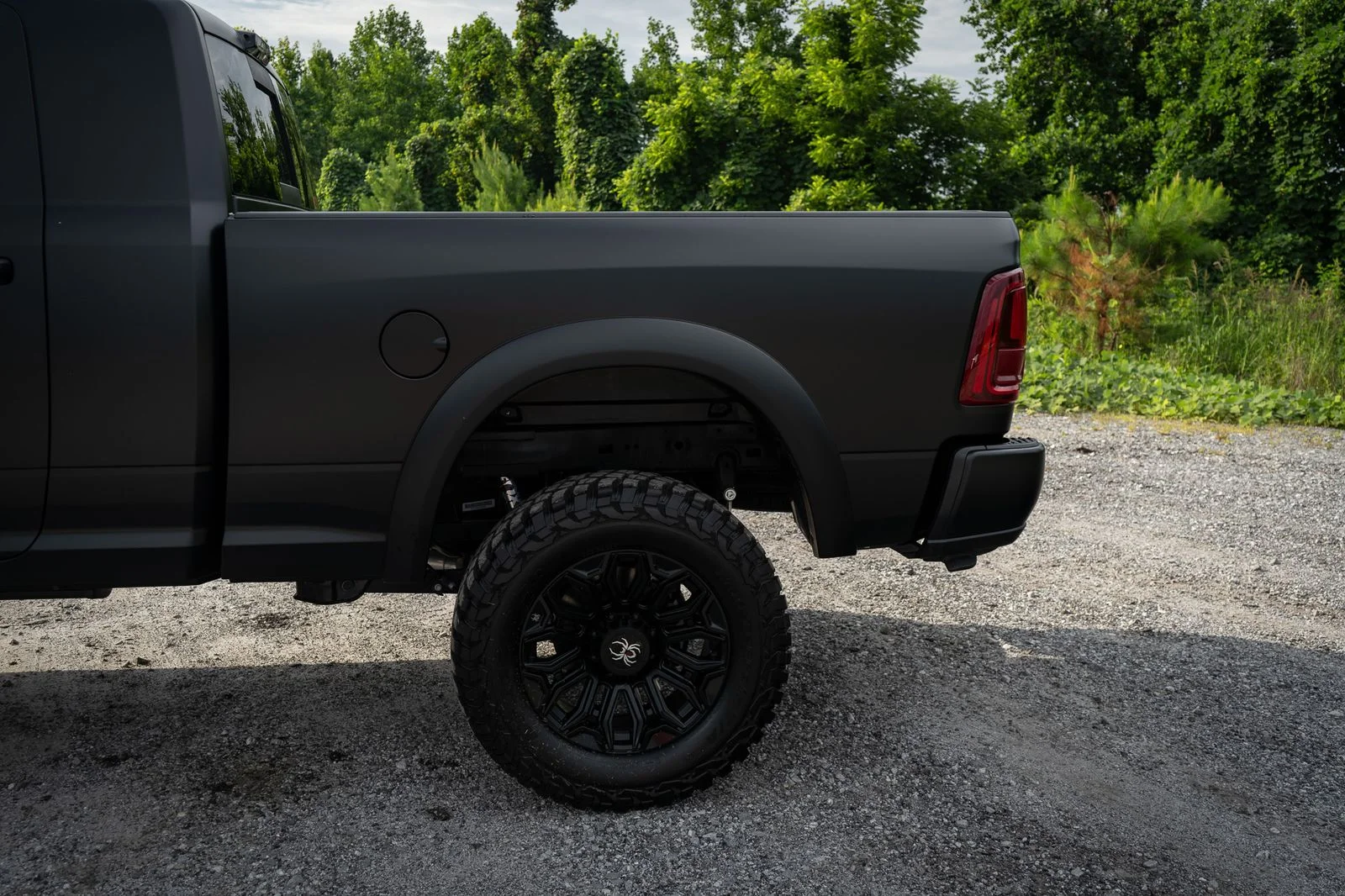 New 2026 Diamond Black Crystal Pearl-Coat Exterior Paint RAM Laramie with Black Widow Package image 14