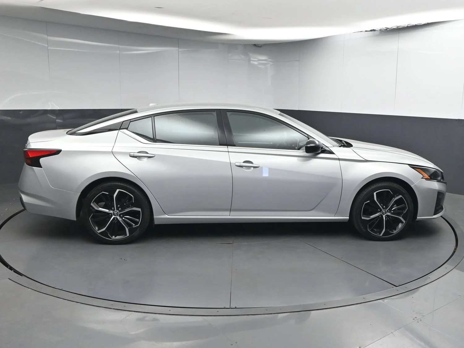 Certified Used 2025 Brilliant Silver Metallic Nissan SR image 8