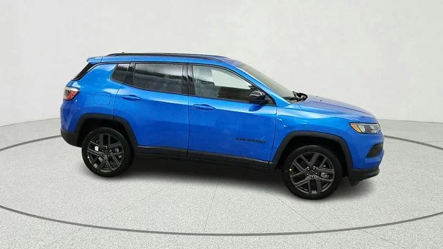 New 2026 Hydro Blue Pearl-Coat Exterior Paint Jeep Latitude image 11