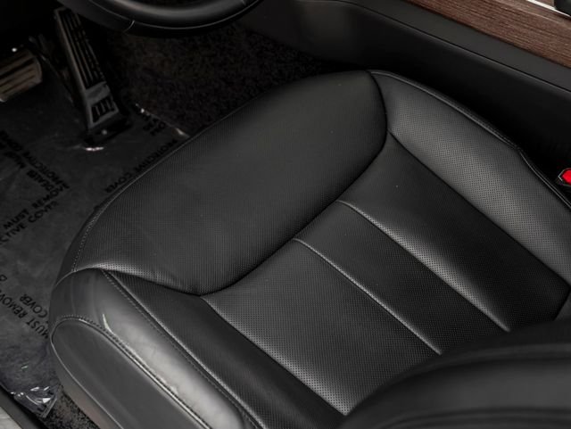 Used 2023 Santorini Black Metallic Land Rover SE image 15