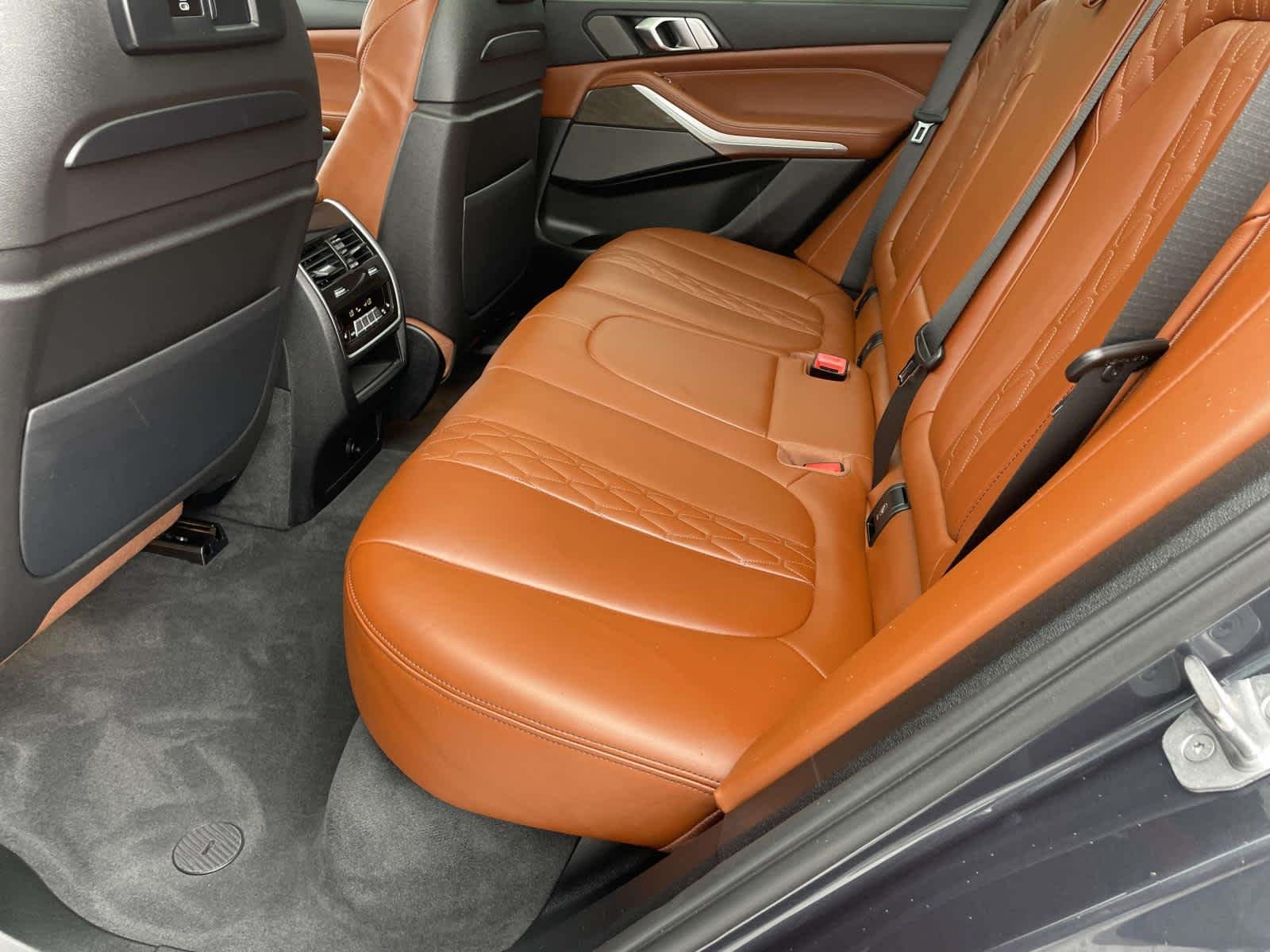 Used 2022 Arctic Grey Metallic BMW M50i image 22