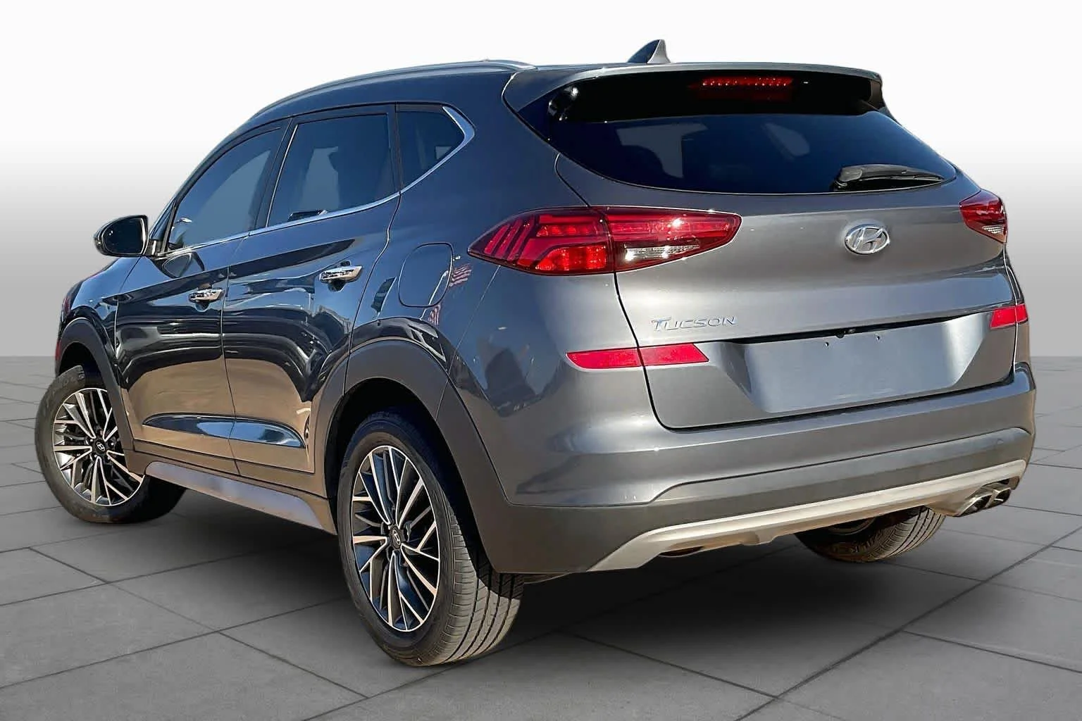 Used 2019 Coliseum Gray Hyundai Limited image 12