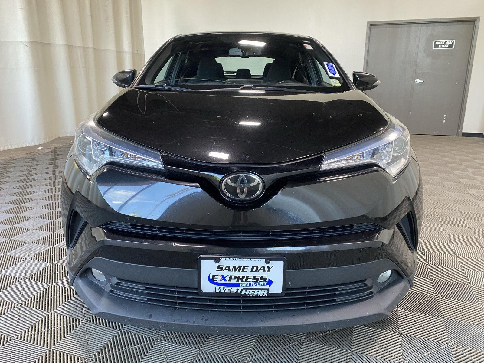Used 2018 Black Sand Pearl Toyota XLE Premium image 3